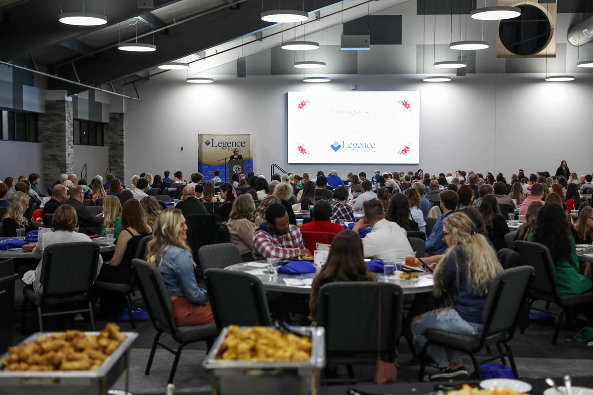 event-cntr-crowd-image-grid