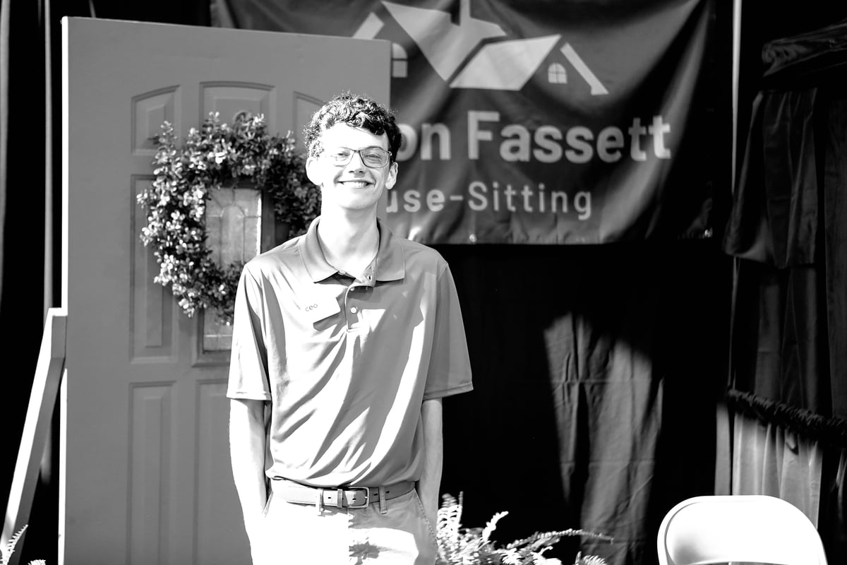tryton-fassett-house-sitting-pose-media
